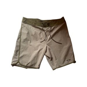Oakley mens board shorts size 38 (large)